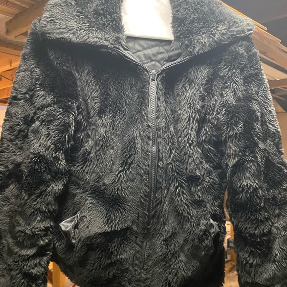 Ladies like new black faux fur with pockets inside and out - Picture 2 of 15